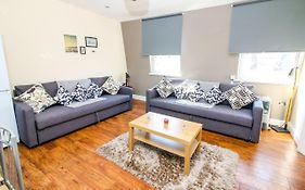 City View Flat @ Liverpool St.